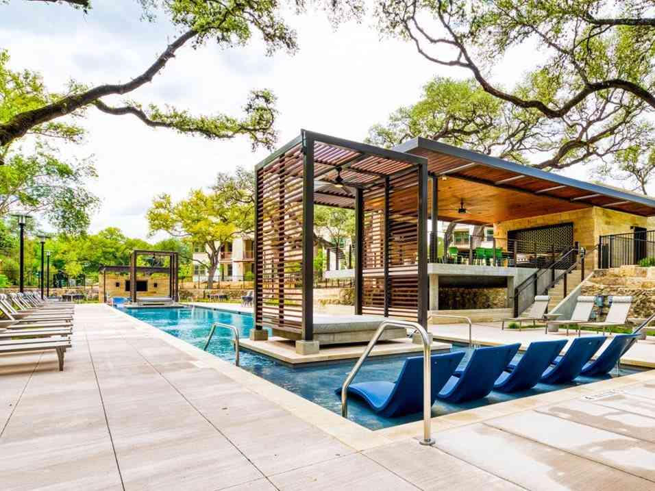 The Quiet Luxury of 78209: Historic Apartment Living in Alamo Heights and Terrell Hills